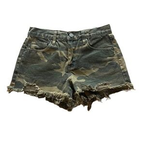 BlankNYC camouflage the barrow green shorts size 25